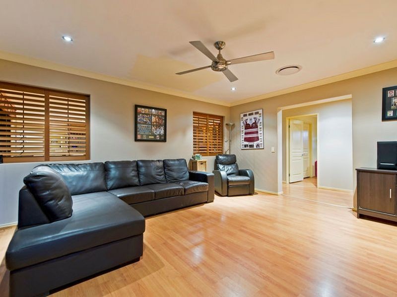 11 Sailaway Court, Coomera Waters QLD 4209