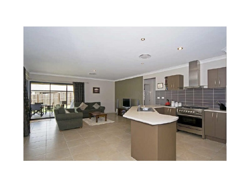 8 Redbay Street, Upper Coomera QLD 4209