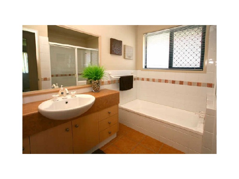 4 River Heights Road, Upper Coomera QLD 4209