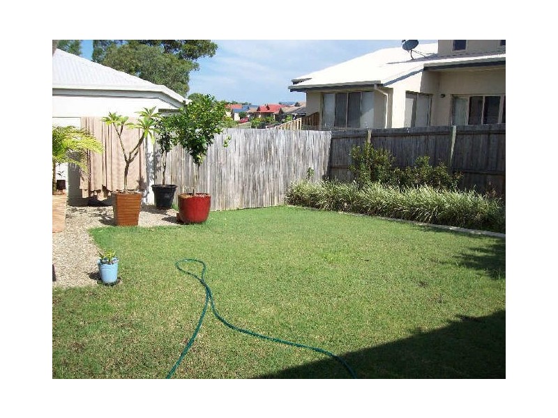2/2 Sandhurst Crescent, Upper Coomera QLD 4209