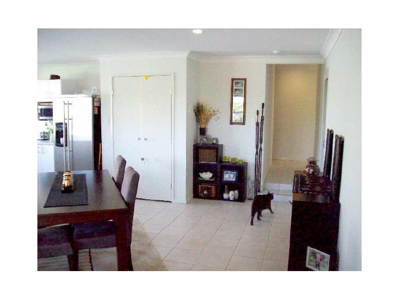2/2 Sandhurst Crescent, Upper Coomera QLD 4209