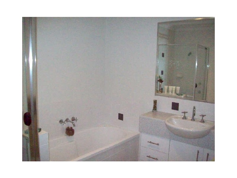 2/2 Sandhurst Crescent, Upper Coomera QLD 4209