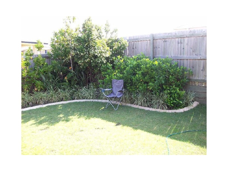 2/2 Sandhurst Crescent, Upper Coomera QLD 4209