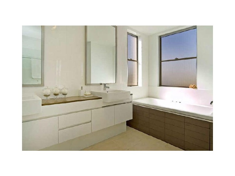 99 Broadwaters Ave, Hope Island QLD 4212