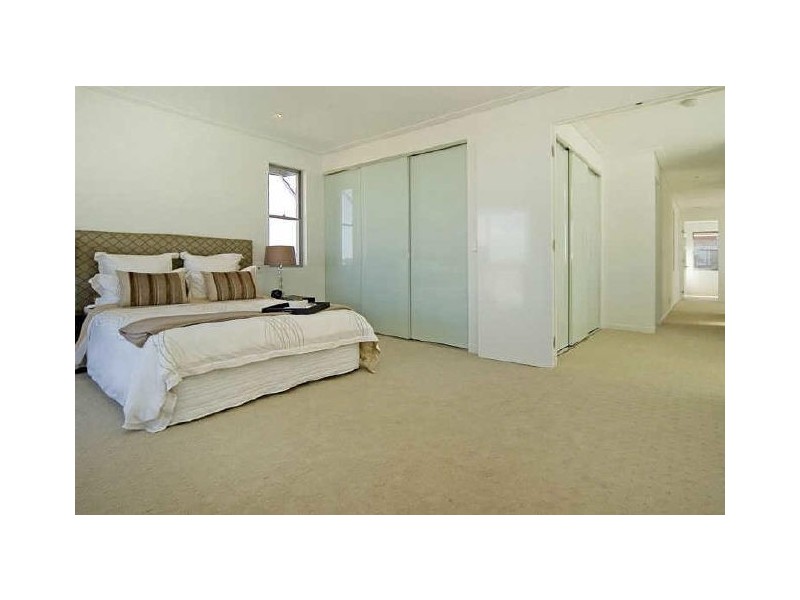 99 Broadwaters Ave, Hope Island QLD 4212