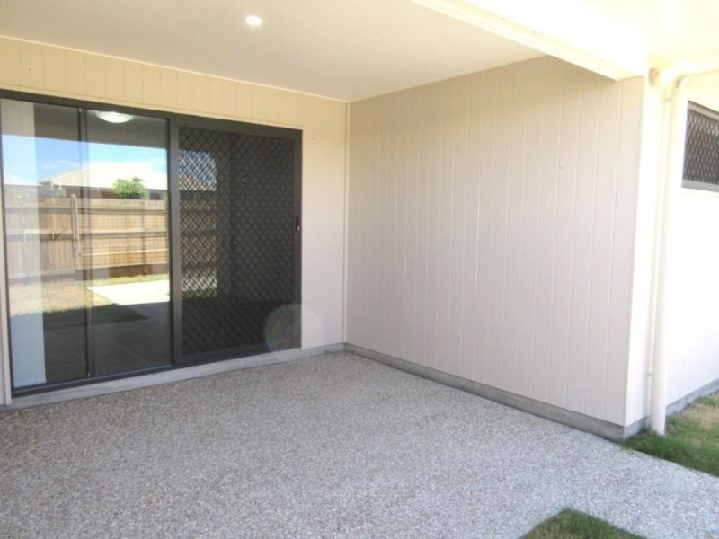 2/2 Milbrook Crescent, Pimpama QLD 4209