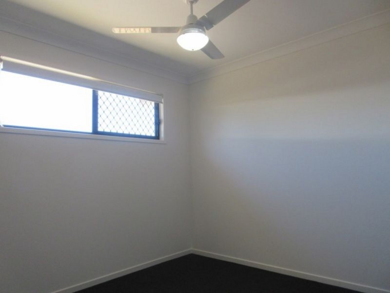 2/2 Milbrook Crescent, Pimpama QLD 4209