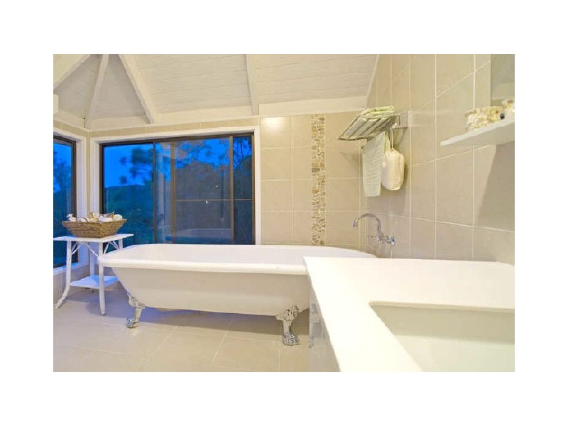 90 Holyrood Road, Maudsland QLD 4210