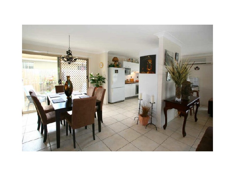 2/17 Sandhurst Crescent, Upper Coomera QLD 4209