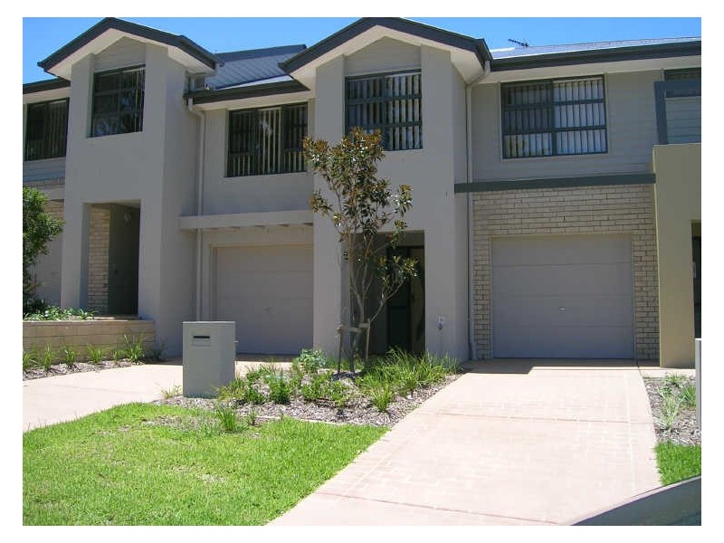 3/8 Seashell Drive, Coomera QLD 4209