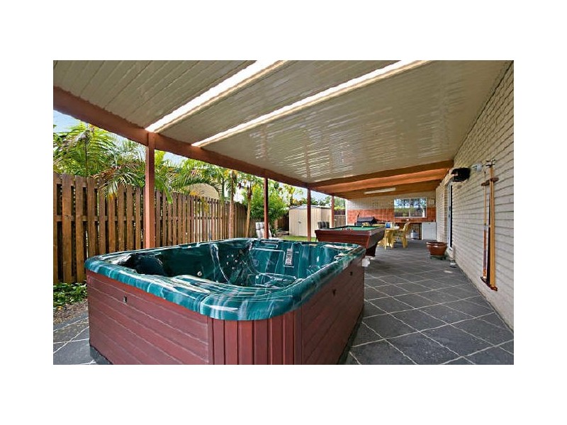 11 Ridgewood Close, Pacific Pines QLD 4211