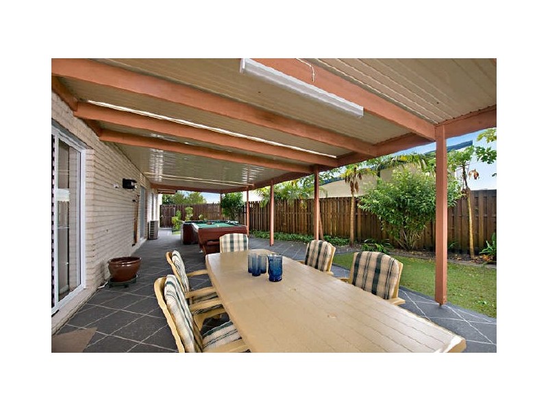 11 Ridgewood Close, Pacific Pines QLD 4211
