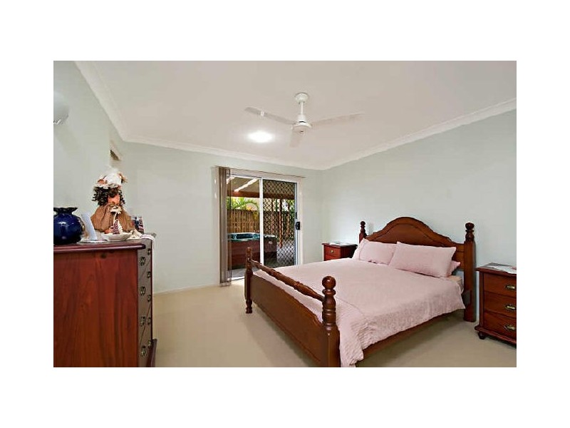 11 Ridgewood Close, Pacific Pines QLD 4211