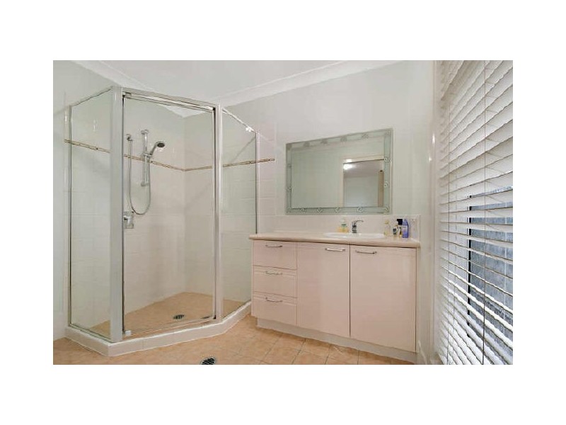 11 Ridgewood Close, Pacific Pines QLD 4211