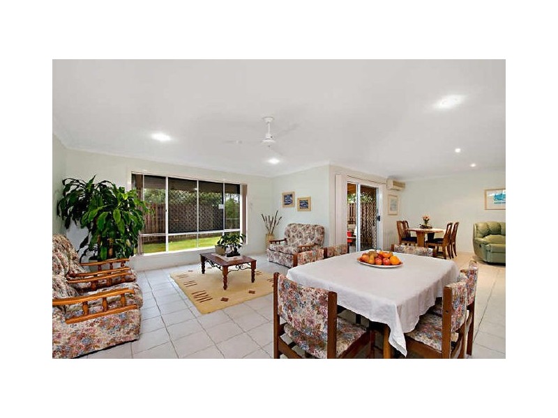 11 Ridgewood Close, Pacific Pines QLD 4211