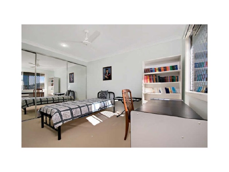 11 Ridgewood Close, Pacific Pines QLD 4211