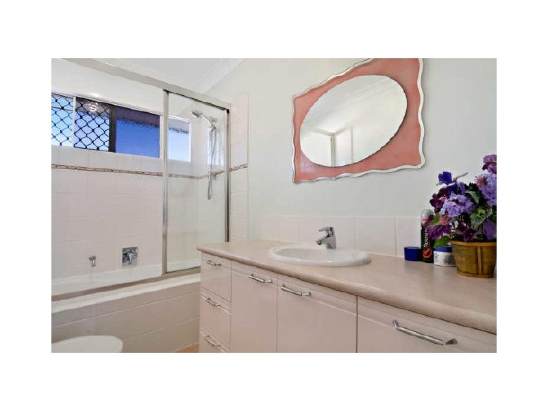 11 Ridgewood Close, Pacific Pines QLD 4211
