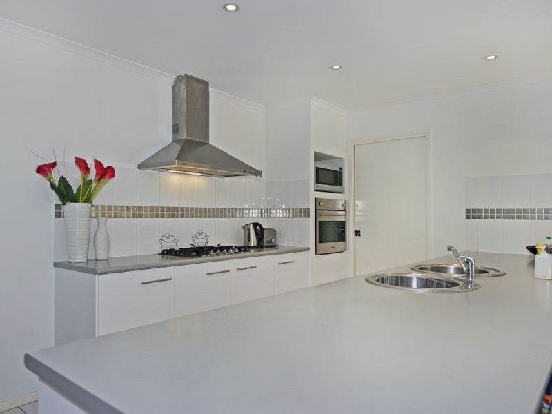 4 Sailaway Court, Coomera Waters QLD 4209