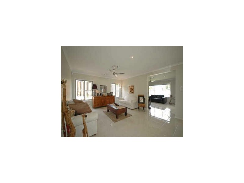 8 Katinka Circuit, Coomera QLD 4209