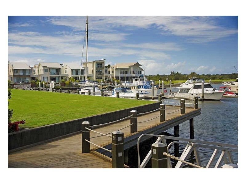 1 Pendragon Drive, Coomera Waters QLD 4209