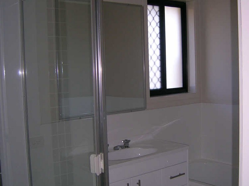 25 Hawkesbury Avenue, Pacific Pines QLD 4211