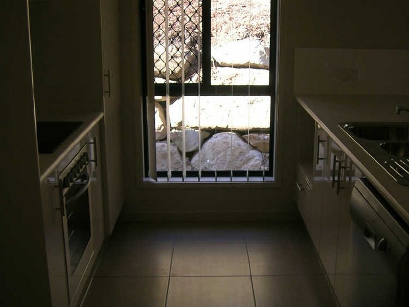 25 Hawkesbury Avenue, Pacific Pines QLD 4211