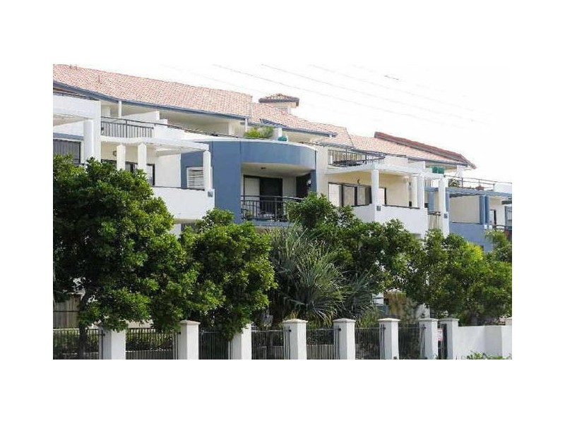 325/392 Marine Parade, Labrador QLD 4215