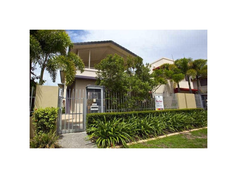 6103 The Lakes Drive, Hope Island QLD 4212