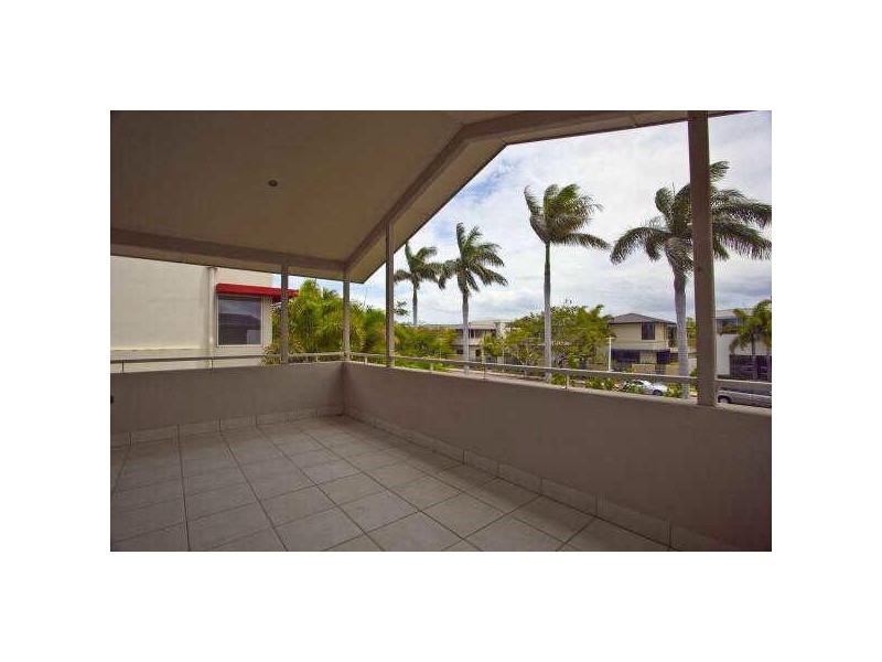 6103 The Lakes Drive, Hope Island QLD 4212