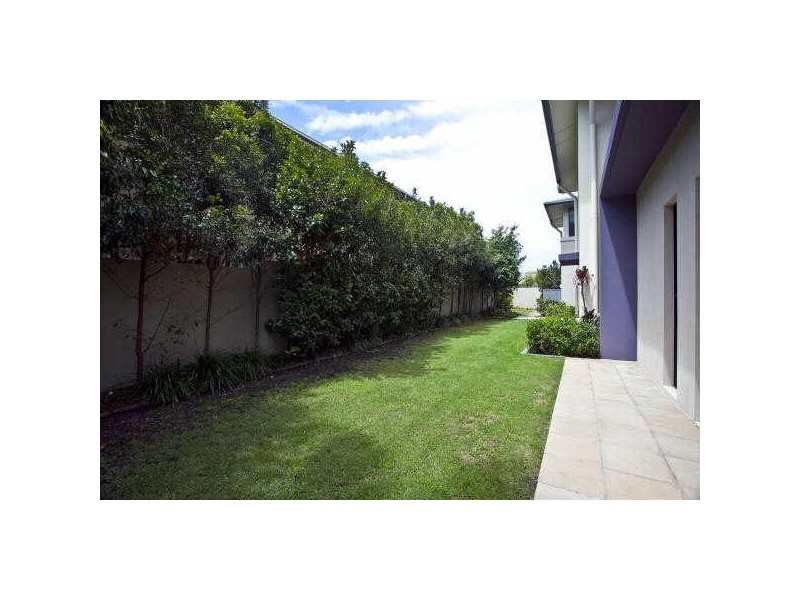 6103 The Lakes Drive, Hope Island QLD 4212