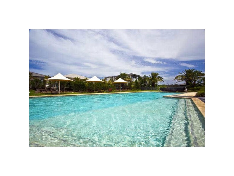 6103 The Lakes Drive, Hope Island QLD 4212