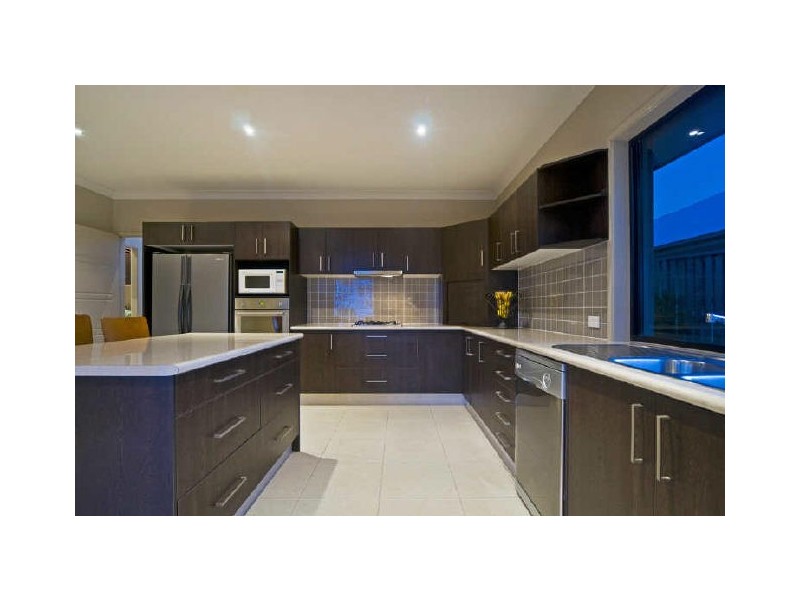 7 Koomooloo Circle, Coomera Waters QLD 4209