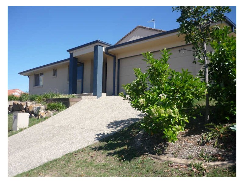 2/2 Dickinson Street, Upper Coomera QLD 4209