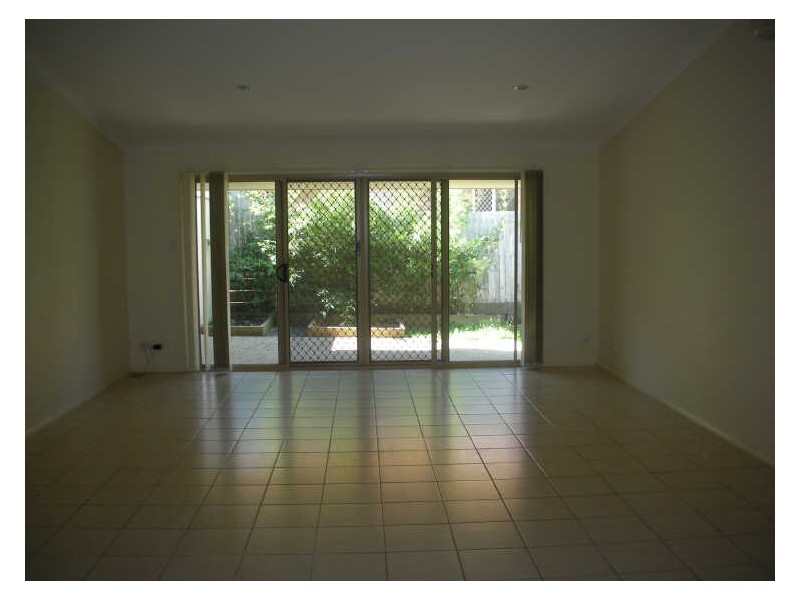 2/2 Dickinson Street, Upper Coomera QLD 4209