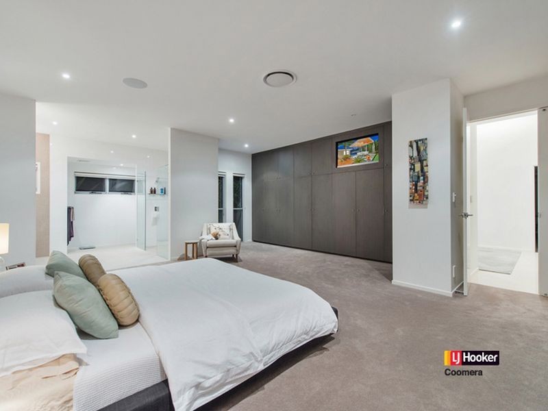 8 Kingtide Lane, Coomera Waters QLD 4209