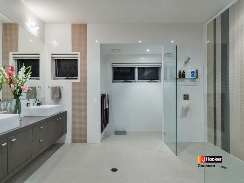 8 Kingtide Lane, Coomera Waters QLD 4209