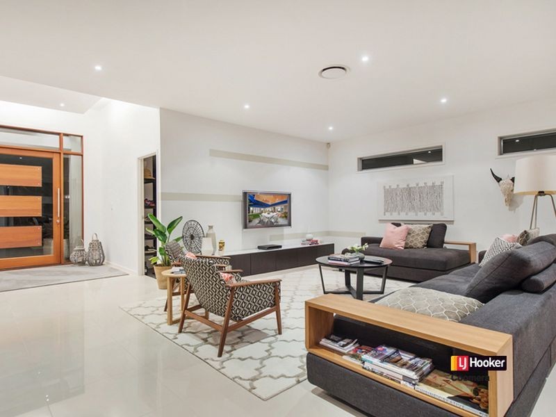 8 Kingtide Lane, Coomera Waters QLD 4209