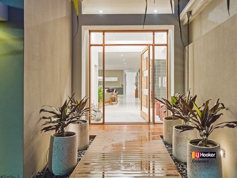 8 Kingtide Lane, Coomera Waters QLD 4209