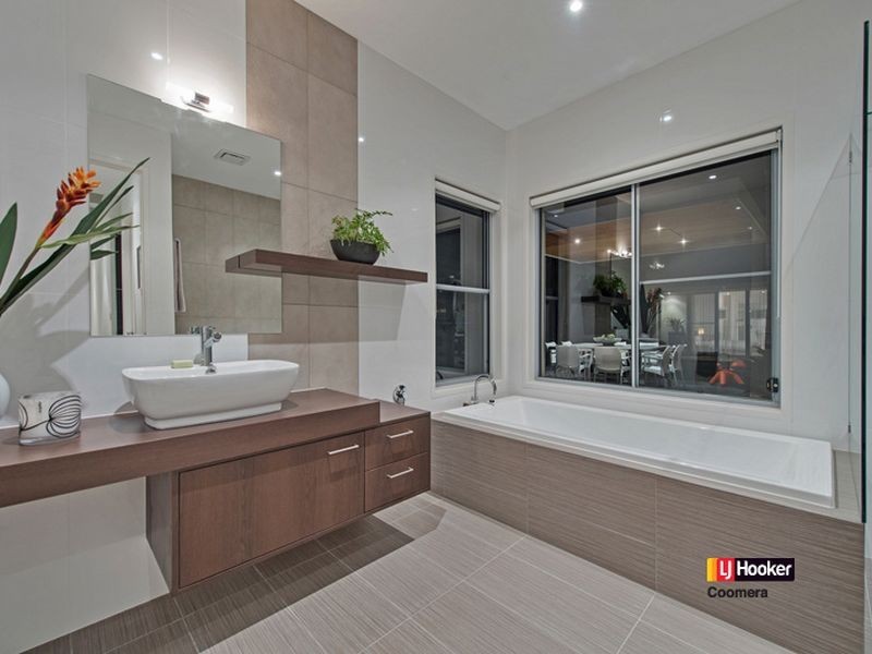 8 Kingtide Lane, Coomera Waters QLD 4209