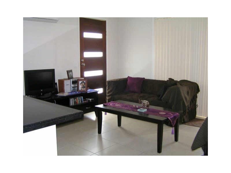 2/6 Fonda Place, Oxenford QLD 4210