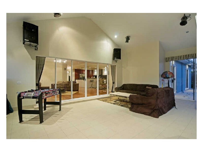14 Sailaway Court, Coomera Waters QLD 4209