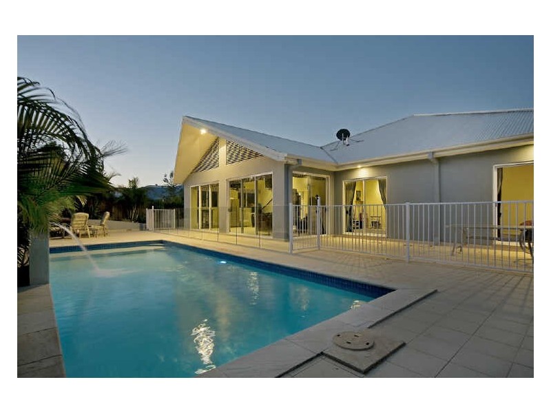 14 Sailaway Court, Coomera Waters QLD 4209