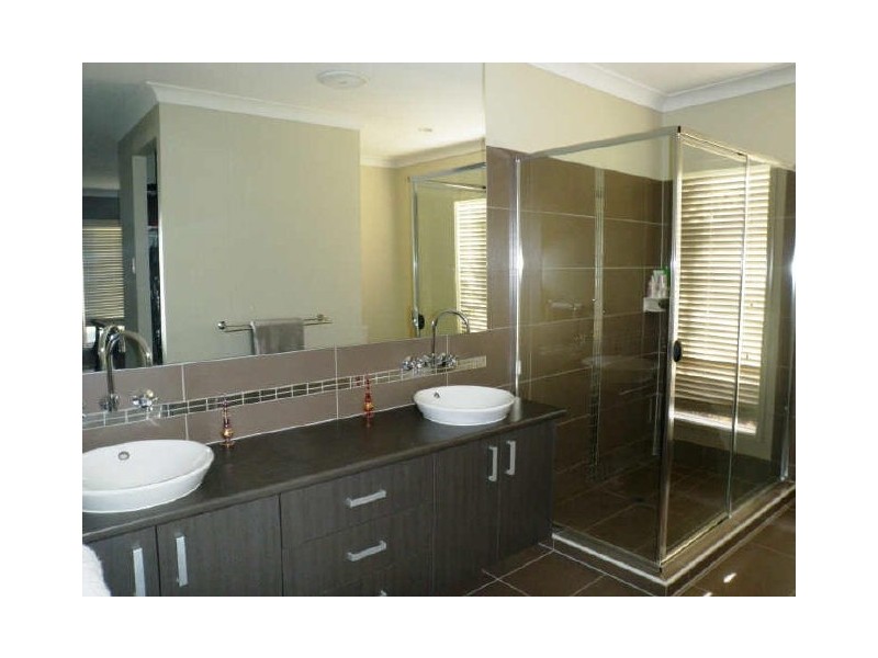 30 Picnic Creek Dr, Coomera QLD 4209