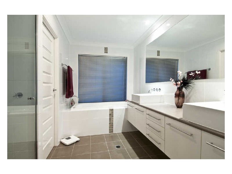 8 Kintail Lane, Coomera Waters, Coomera QLD 4209