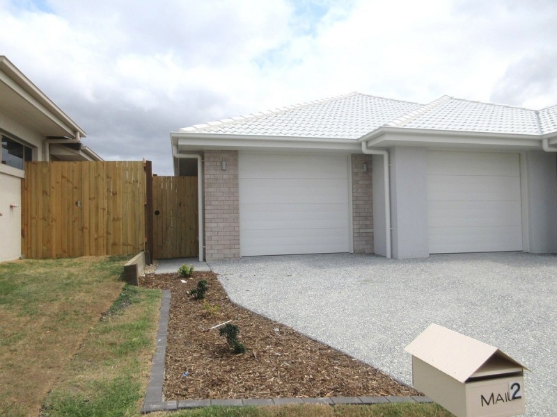 2/8 Hazel Street, Pimpama QLD 4209