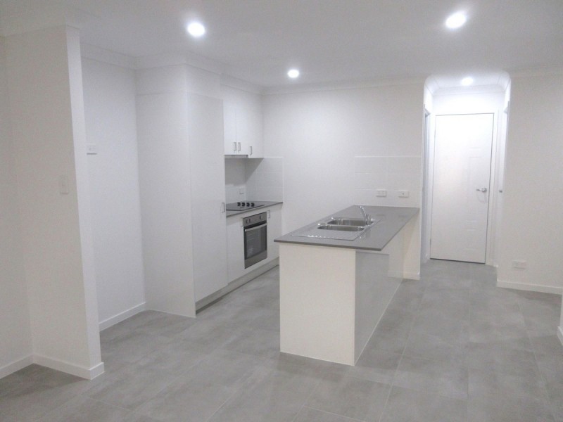 2/8 Hazel Street, Pimpama QLD 4209