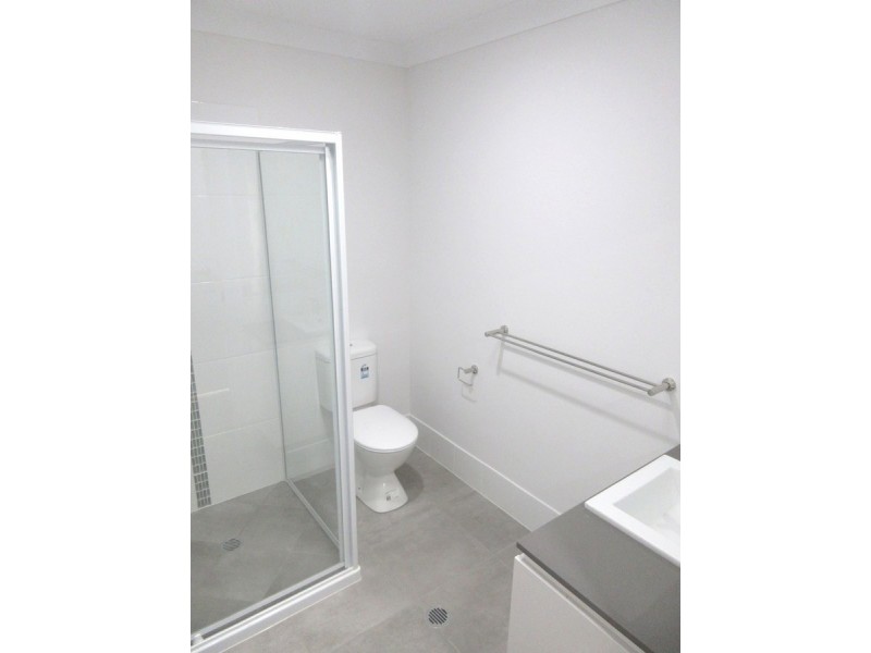 2/8 Hazel Street, Pimpama QLD 4209