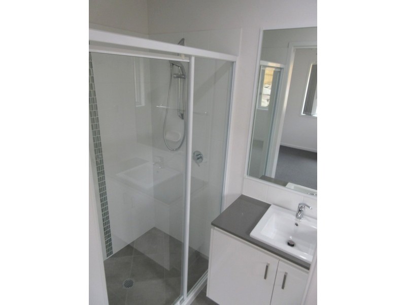 2/8 Hazel Street, Pimpama QLD 4209