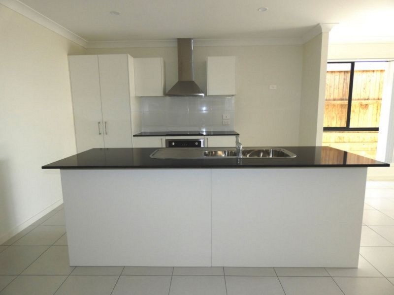 95 Flora Terrace, Pimpama QLD 4209