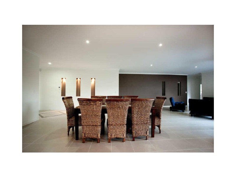 8 Daintree Drive, Coomera QLD 4209